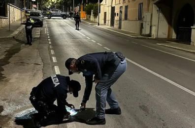 Bari, notte di indagini sulla morte del nipote del boss Capriati: ucciso mentre era in auto. Decaro: intervenire per bloccare faida clan