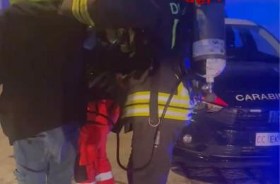 Lizzanello, va a fuoco la scarpiera: salvati un uomo e il suo cagnolino