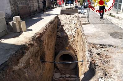 Incidente sul cantiere per realizzare la fogna: 64enne ferito a Novoli