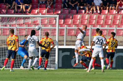 Picchiato a 15 anni perché indossa una sciarpa del Napoli: Daspo e denuncia per due ultras leccesi
