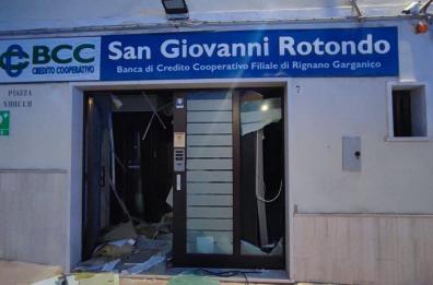 Malviventi sventrano BCC di Rignano Garganico con esplosivo: colpo da almeno 20mila euro