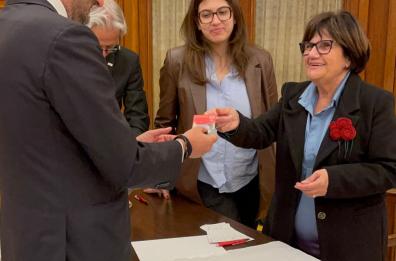 Bari, il sindaco Decaro rinnova tessera Anpi: «E' difesa dei valori democratici»