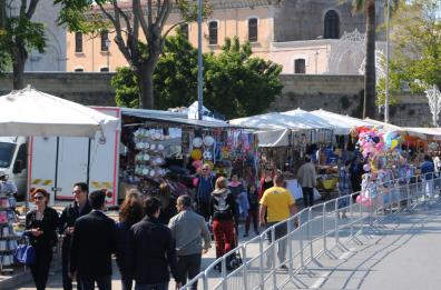 Festa di San Nicola a Bari, le bancarelle al centro delle polemiche