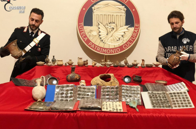 Bari, in casa a Loseto migliaia di reperti archeologici, denunciati due incensurati
