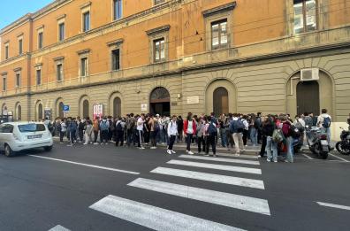 Bari, furto al liceo «Scacchi»: ignoti portano via computer e svuotano le macchinette