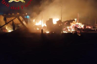 Bruciano baracche migranti a Borgo Mezzanone, nessun ferito