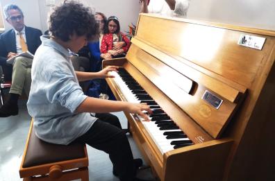 Casarano, inaugurato il pianoforte nel Day Hospital di Oncologia 