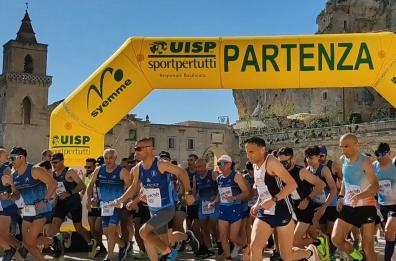La corsa fra i Sassi di Matera per festeggiare i 40 anni di Vivicittà