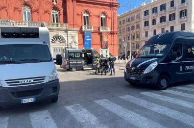  Bari, i controlli in città da postazione fissa: e-bike e scooter truccati per 18mila euro di multe