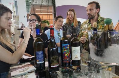 Vinitaly, l’economia del vino resiste e mobilita mezzo Governo