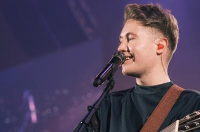 Musica, rimandati i concerti di Alfa a Bari e Napoli: «Il medico mi ha imposto uno stop»