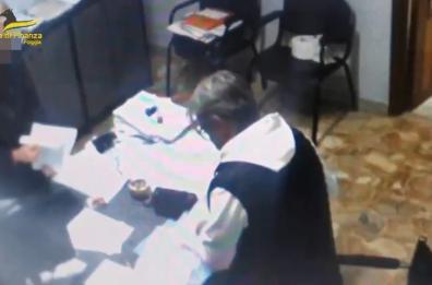 Truffa falsi braccianti, a Cerignola si dimette il consigliere comunale Capolongo, sospeso dal Pd