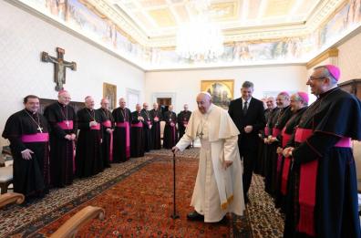 Dodici scatti per ricordare le 5 visite di Papa Francesco in Puglia e in Basilicata