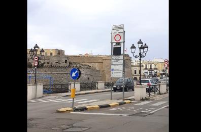 Paura a Gallipoli: uno scooter guidato da un 17enne travolge una coetanea mentre era per strada