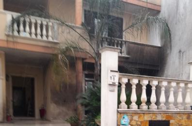 Molotov contro portone di casa di un commerciante di Copertino: si indaga