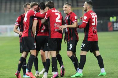 Taranto sogna il ritorno in B, Foggia-Cerignola duello playoff
