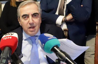 Forza Italia contro il governatore Michele Emiliano. Gasparri: «È per caso indagato?»