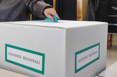 Elezioni in Puglia, non c'è partita: stravince il centrosinistra anche senza Decaro
