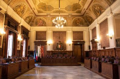L'ultimo consiglio comunale di Decaro: «Ho amministrato una città in corsa»
