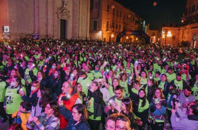 Molfetta si colora di arcobaleno con la Night Run