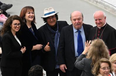 Nonni e nipoti in Vaticano dal Papa: ci sono anche Al Bano e Lino Banfi