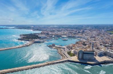 Trani, la casa è messa in vendita, famiglia sfrattata: storia di un dramma