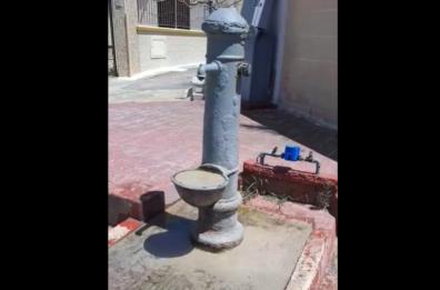 A Pulsano la fontana storica a secco, proteste dei residenti: è l’unica del litorale