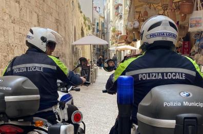 Bari, la polizia locale scopre moto e bici «modificate»: 12mila euro di sanzioni