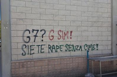 Bari, sui muri della città scritte contro il G7: la protesta degli anarchici