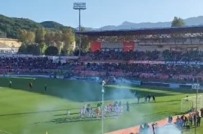Il Bari perde a Cosenza: a fine gara tutta l'ira dei 2mila tifosi