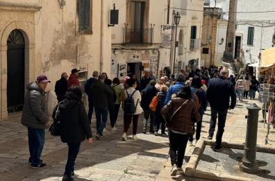 Per i ponti di primavera borghi e masserie al completo: la Valle d’Itria già festeggia