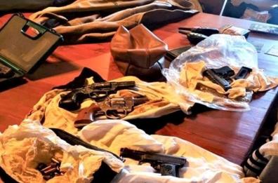 Brindisi, armi e droga nascosti nelle campagne: due arresti