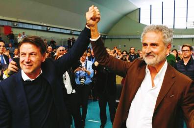 Conte a Bari per sostenere Laforgia: «Candidato serio e rigoroso. Sfiducia a Emiliano? Non bisogna offrire fianco alla destra» VD