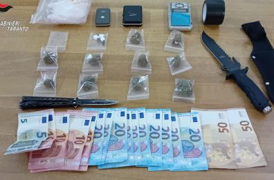 Hashish, cocaina e marijuana in casa: arrestato un diciannovenne nel Tarantino