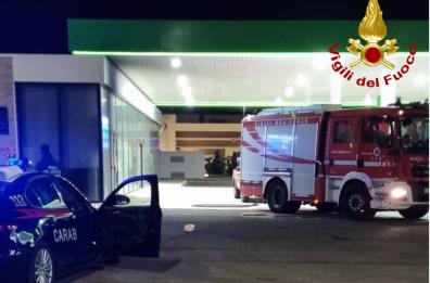 Surbo, incendio nella stazione di servizio del centro commerciale Mongolfiera: danni