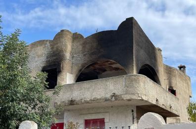 Mola di Bari, precipita chiedendo aiuto per salvarsi dall'incendio nella sua villa:  in codice rosso  