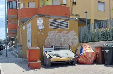 Decoro urbano, a Brindisi interventi straordinari per il G7 ma la città è preda di sporcaccioni ed evasori Tari