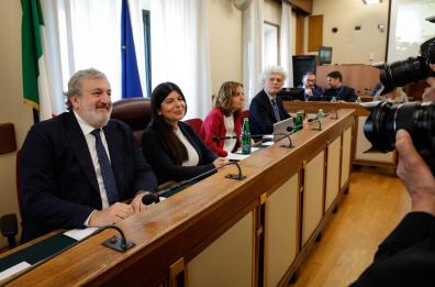 L'audizione di Emiliano all'Antimafia: «Andai dalla sorella del boss Capriati per far capire che l'aria era cambiata. Su Pisicchio nessuna fuga di notizie» RIVEDI LA DIRETTA