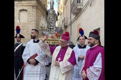 «Taranto ancora soffocata, offesa e sacrificata in nome del profitto», la denuncia del vescovo Miniero