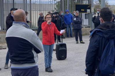 Sì alla cig, no ai notturni: «Operai ridotti alla fame», la rabbia dopo l'annuncio dei turni a Melfi