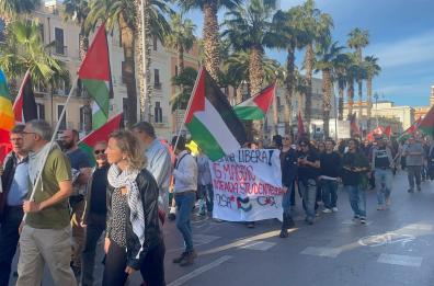 Bari, in centinaia per strada per la manifestazione pro Palestina