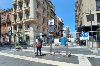 Bari, il restyling via Sparano parte con le basole: vietati sosta e transito all'incrocio con via Dante