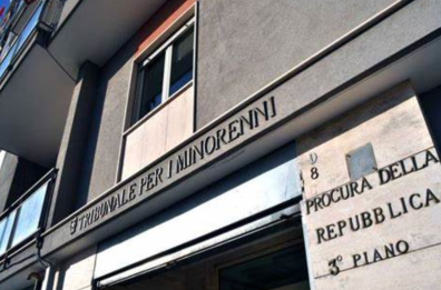 «Sarai la mia carne da macello», a Bari terribili minacce alla compagna di classe