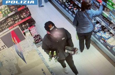 Taranto, evade dai domiciliari e commette una rapina: denunciato 37enne dalla Polizia di Stato
