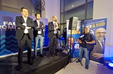 Comunali Bari, Salvini da Romito: «Pensiamo al futuro della città. Il simbolo della Lega? Non conta»
