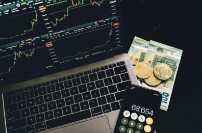 Brindisi, spacciavano droga in tutta Italia grazie ai social e investivano i guadagni in bitcoin: 10 indagati