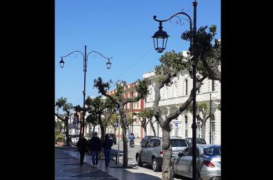 Si accendono le nuove luci su Gallipoli e non mancano i mugugni per le lampade di corso Roma