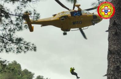 Si rompe la caviglia in una zona impervia a Maratea: salvato un 53enne