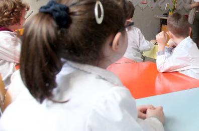 Presunti maltrattamenti a scuola a Brindisi: maestra denunciata dalle mamme