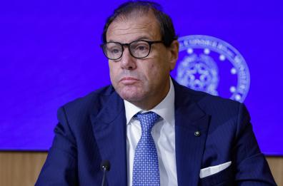 «Ridurre il carico fiscale, una priorità del governo»: parla il viceministro Leo (Mef)